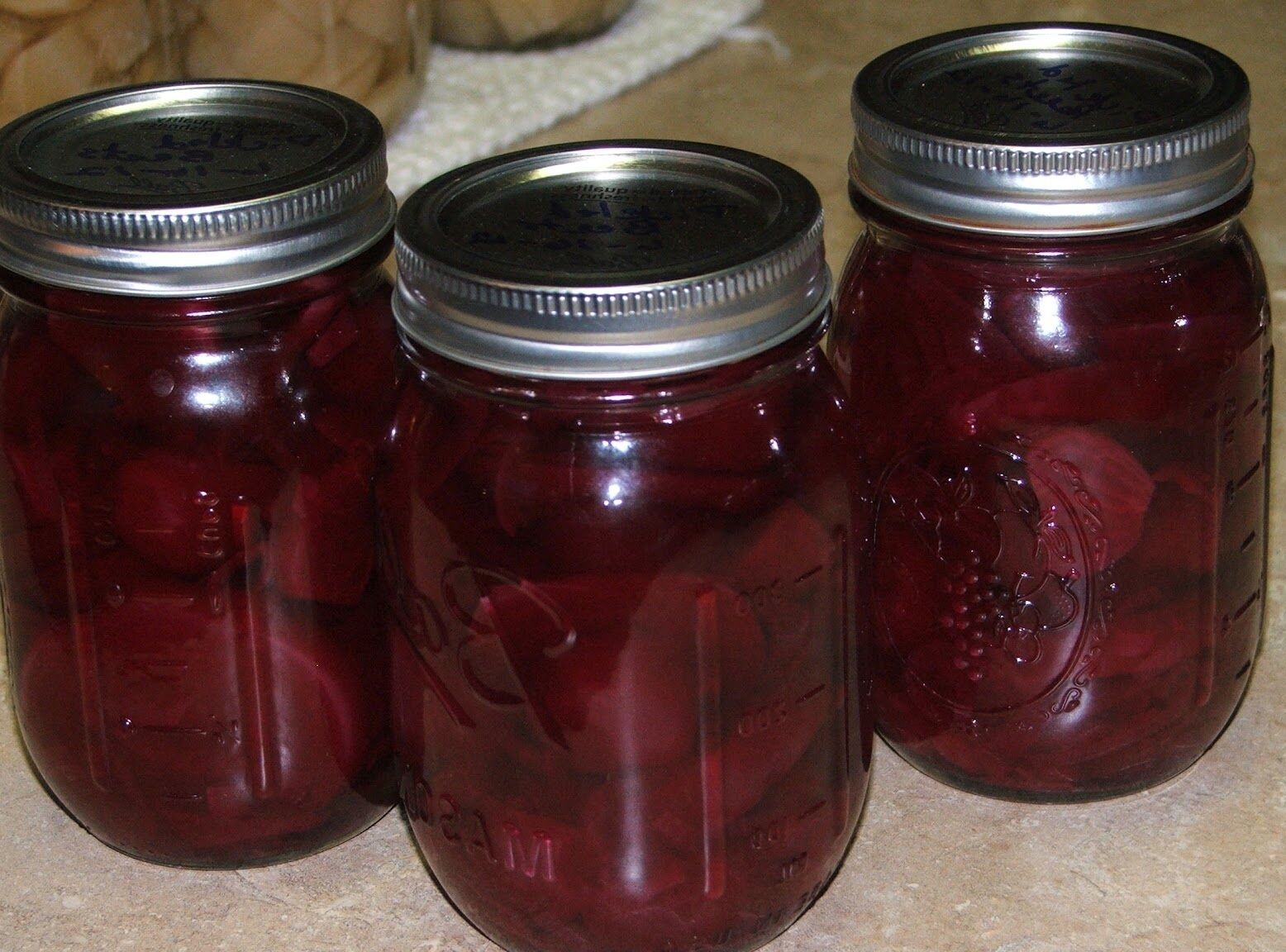 Mammoth Red Mangle beet 25 Seeds Giant up to 25 POUNDS! Heirloom non-GMO Huge